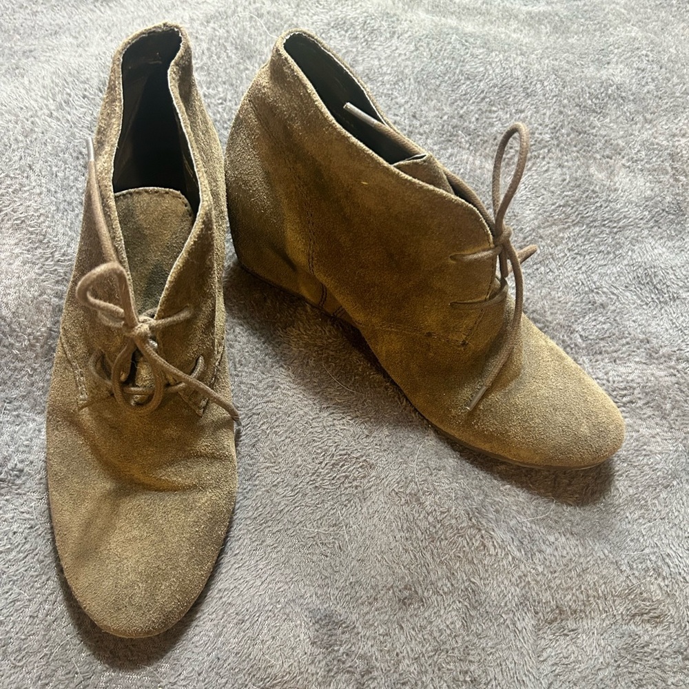 Nine West wedge heel Desert boot style leather suede Size 9 1/2 brown